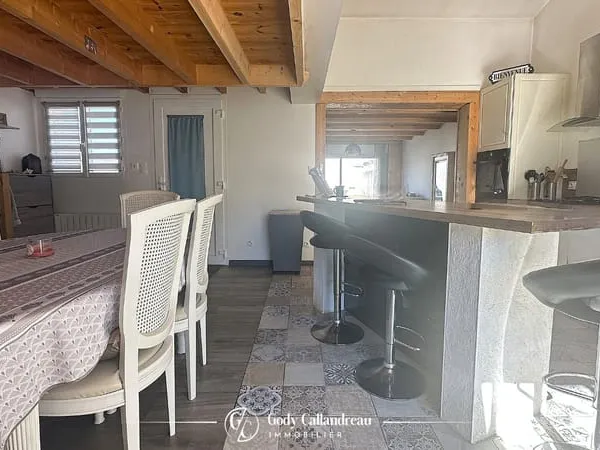 LOCATION - Maison de 4 pièces & stationnements