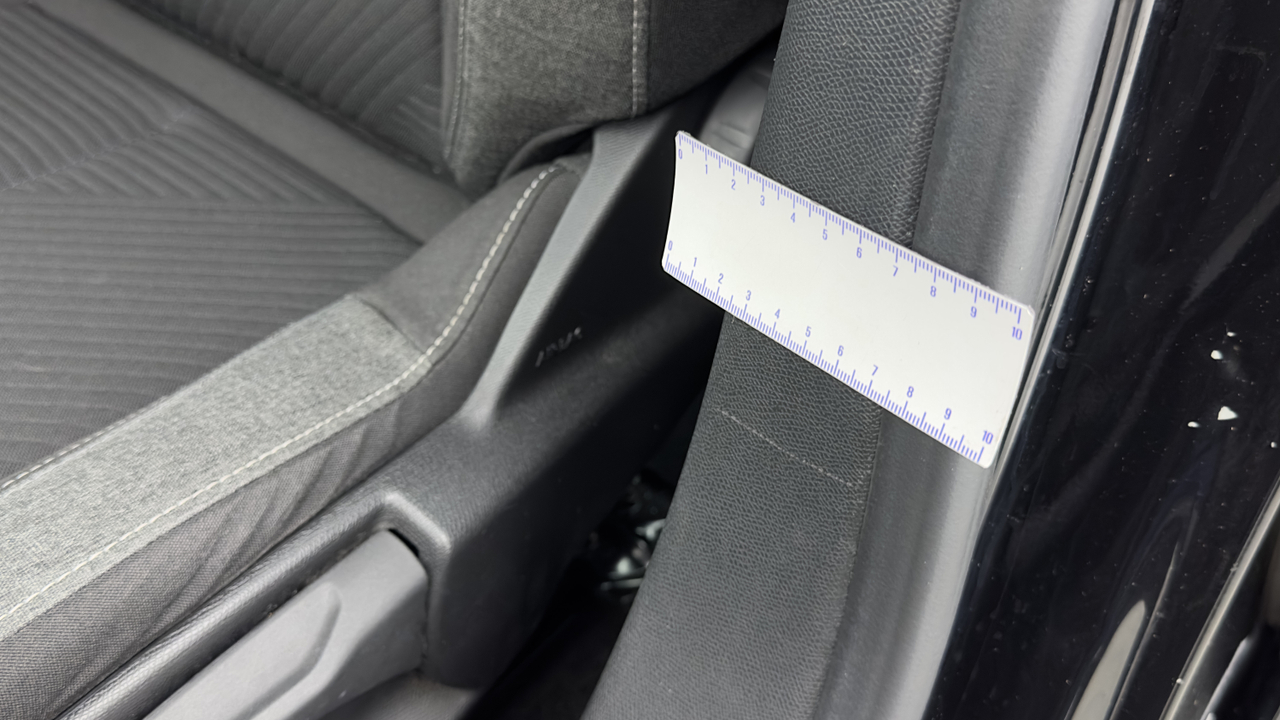 Peugeot 308 SW PHEV 180 e-EAT8 — photo 39