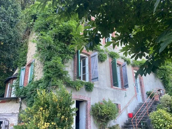 Maison 1900 avec grand terrain arboré