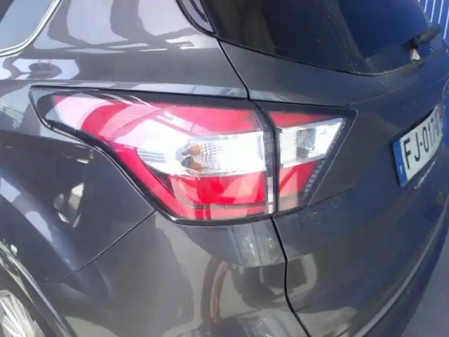 Ford Kuga 1.5 flexifuel-e85 150ch stop&amp;start vignale 4x2 bva euro6.2 — photo 3