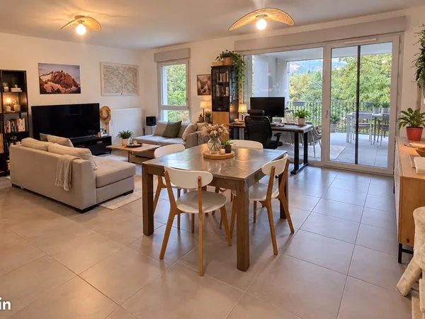 Appartement T3 récent avec grande terrasse et garage