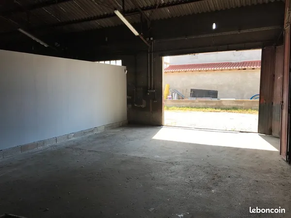 Loue hangar