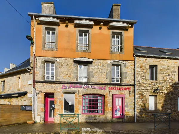 Local 8 pièces 280 m²