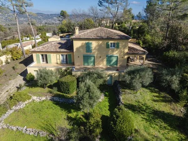 Superbe Villa à Terre Blanche Au Bord Du Parcours De Golf