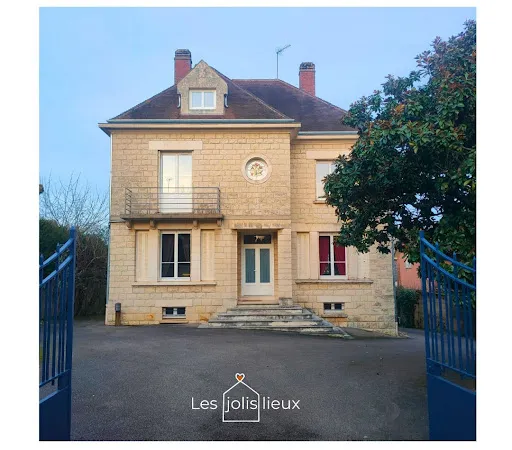 Maison 10 pièces 212 m²