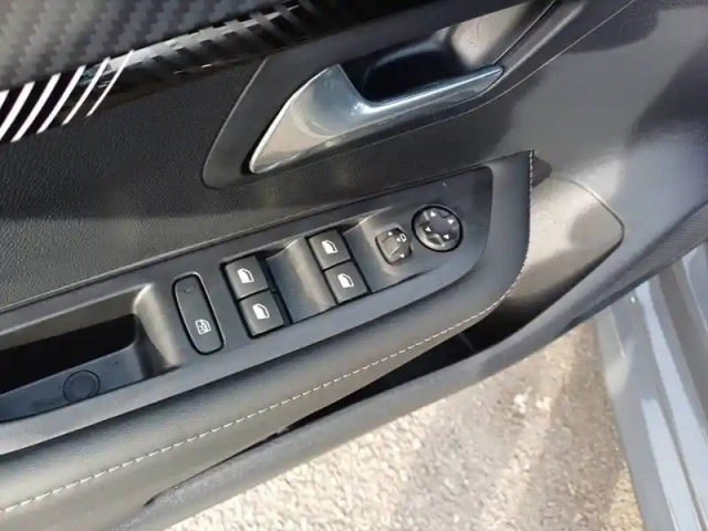 Peugeot 208 electrique 54 kwh 156ch — photo 15