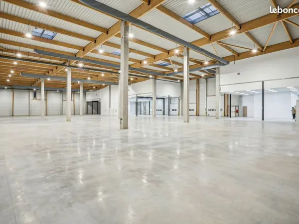 LOCAL D'ACTIVITE 8895 m² MOISSY-CRAMAYEL