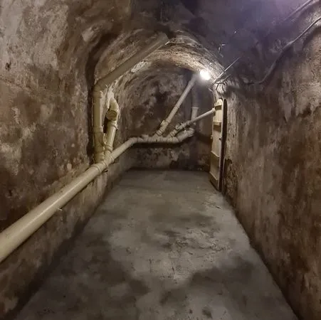 Très belle cave de 12 m2 entièrement rénovée Paris 3ème