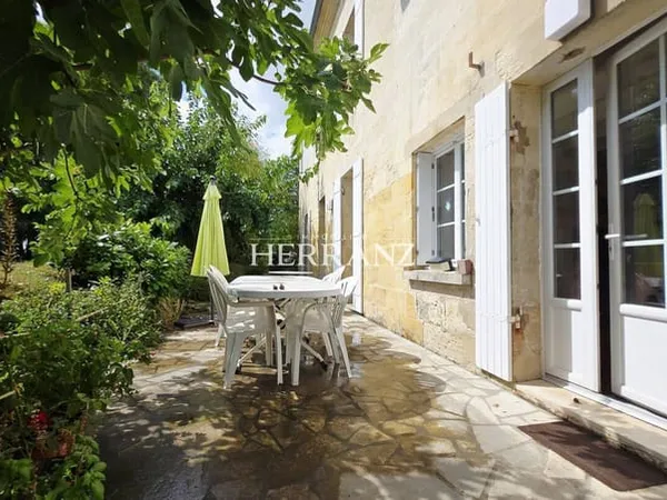 Maison 8 pièces 277 m²