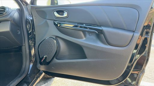 Renault Clio 0.9 TCe 90 - Intiale Paris – 2016 – 96153 km – Essence – Boîte Manuelle — photo 37