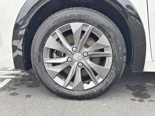 Peugeot 208 electrique 50 kwh 136ch — photo 13
