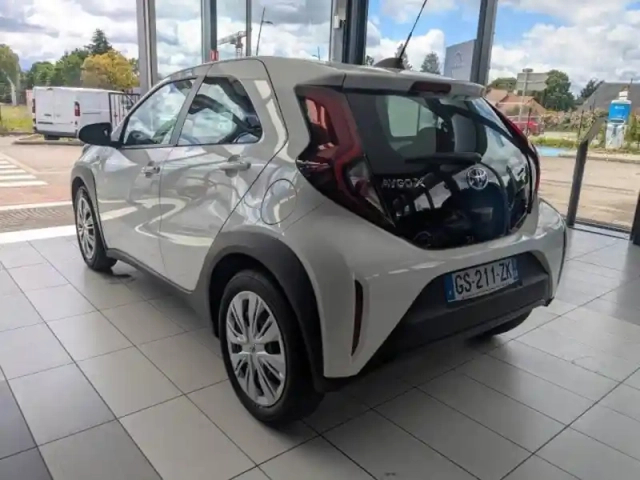 Toyota Aygo x 1.0 vvt-i 72ch dynamic s-cvt my23 — photo 7