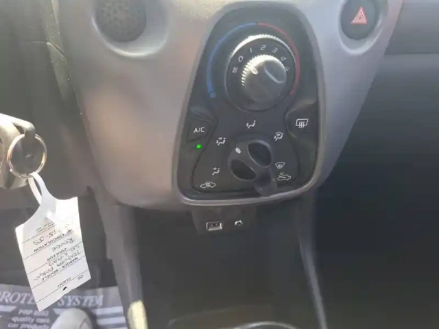 Toyota Aygo 1.0 vvt-i x-shift — photo 14