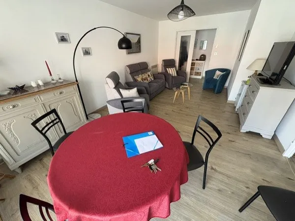 BEL APPARTEMENT T3 MEUBLE AVEC UN BALCON