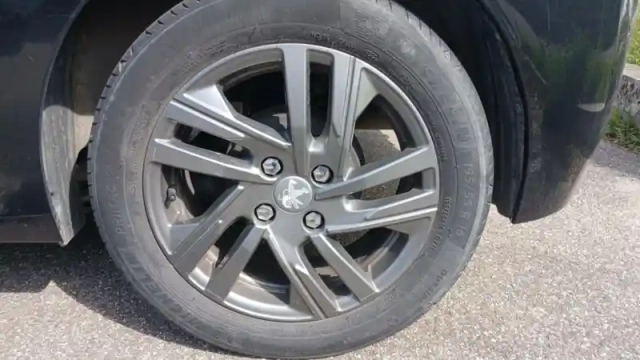 Peugeot 208 puretech 100 s&amp;s bvm6 — photo 12