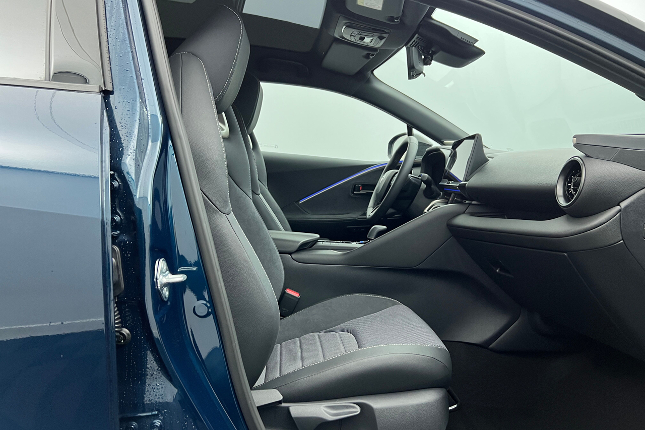 TOYOTA C-HR Hybride Rechargeable 225 — photo 12