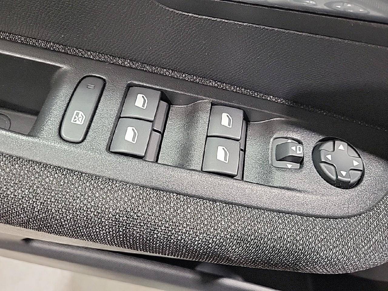 Peugeot 208 electrique 50 kwh 136ch style — photo 23