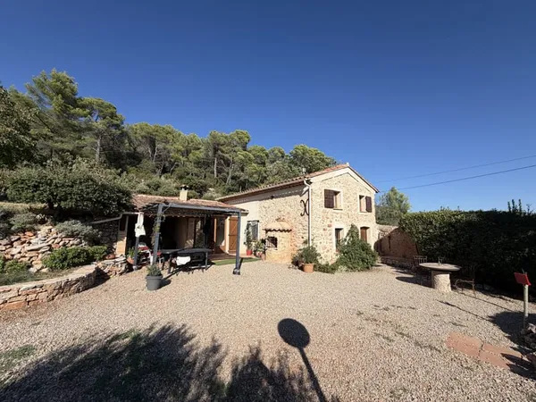 À vendre à Aups Magnifique bastide avec vue panoramique