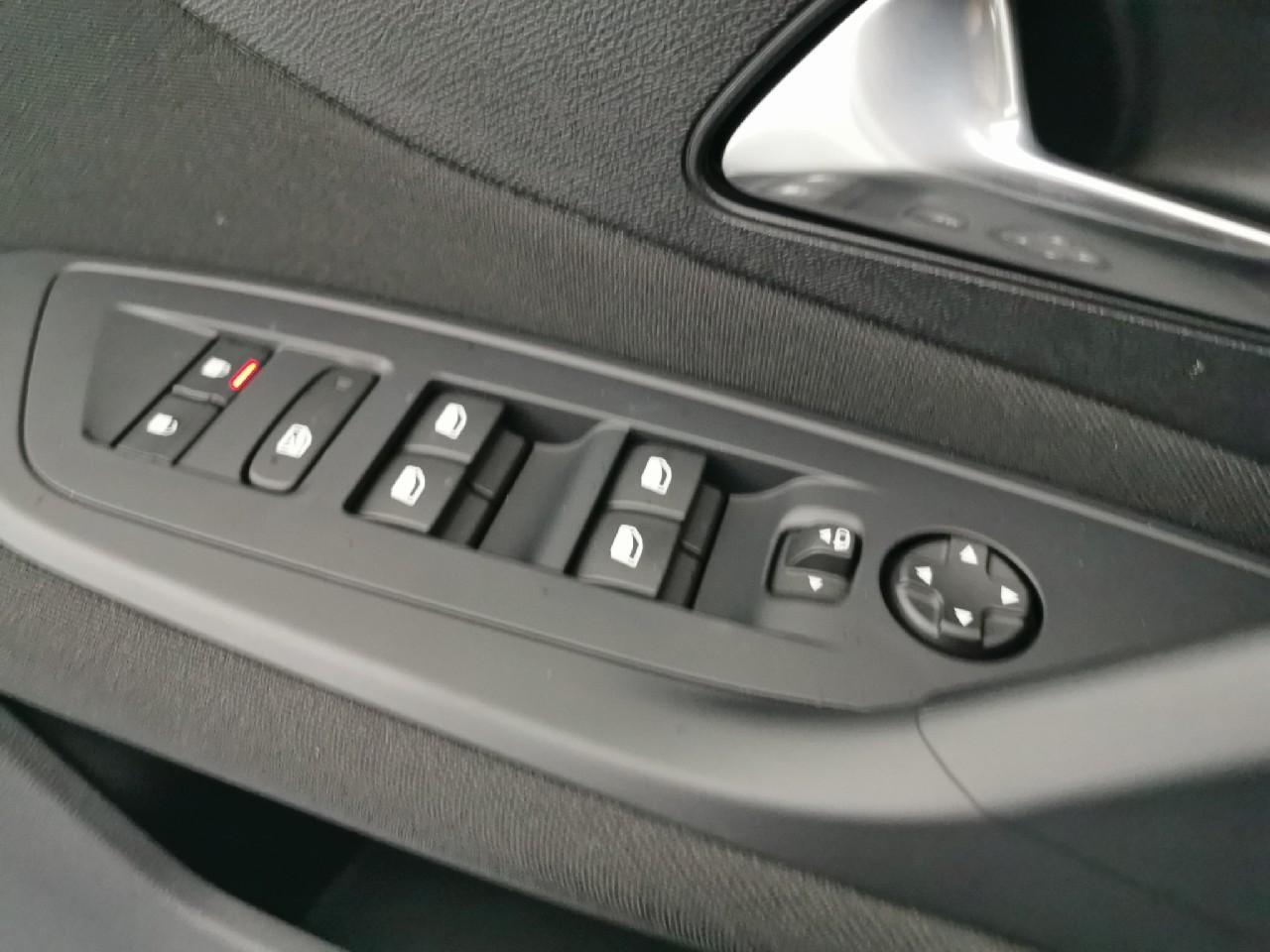 Peugeot 308 hybrid 145 e-dcs6 style — photo 17