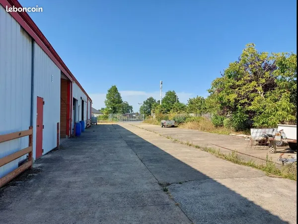 Entrepôt-local d'activités