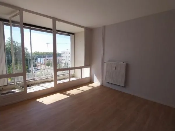 CHENOVE Appartement T4 avec Loggia