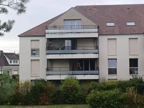 Beau 3 pièces avec terrasse de 12 m² et 1 place de parking dans une residence récente et calme