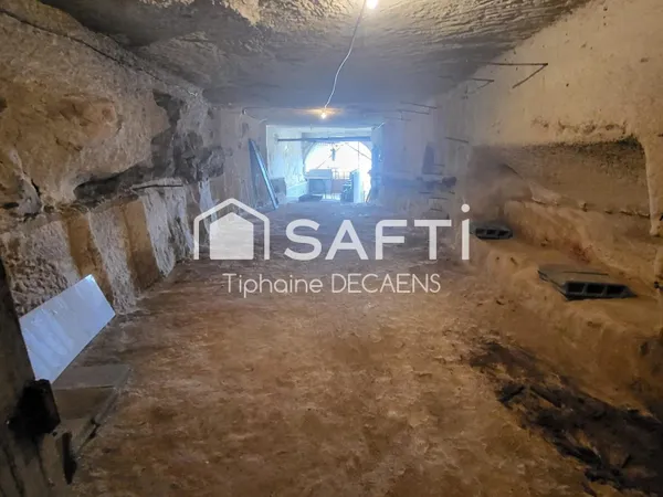 Maison ancienne avec 2 depandances + etage independant, 2 tres grande cave dont 1 de plus de 75 m de