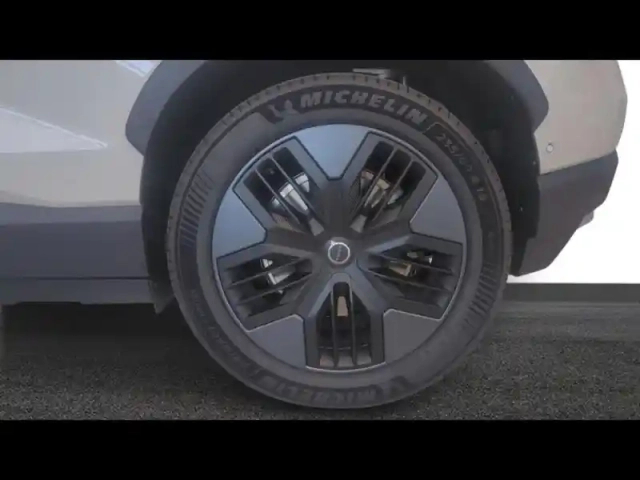 Volvo Ex30 cross country p5 long range 272ch 69kwh ultra — photo 13