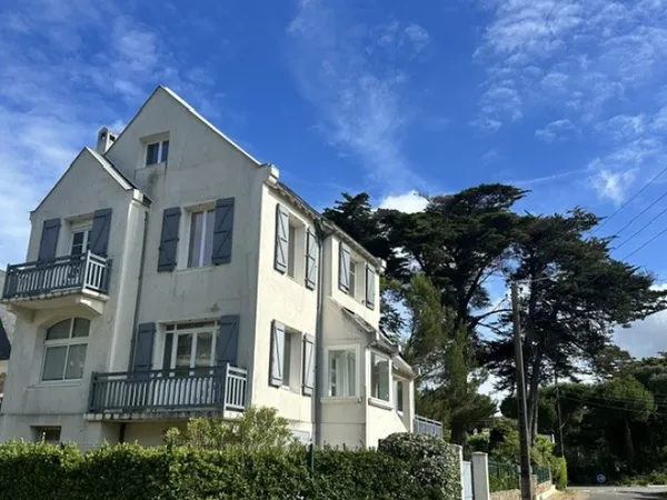 VILLA DE 250 M² - VUE MER