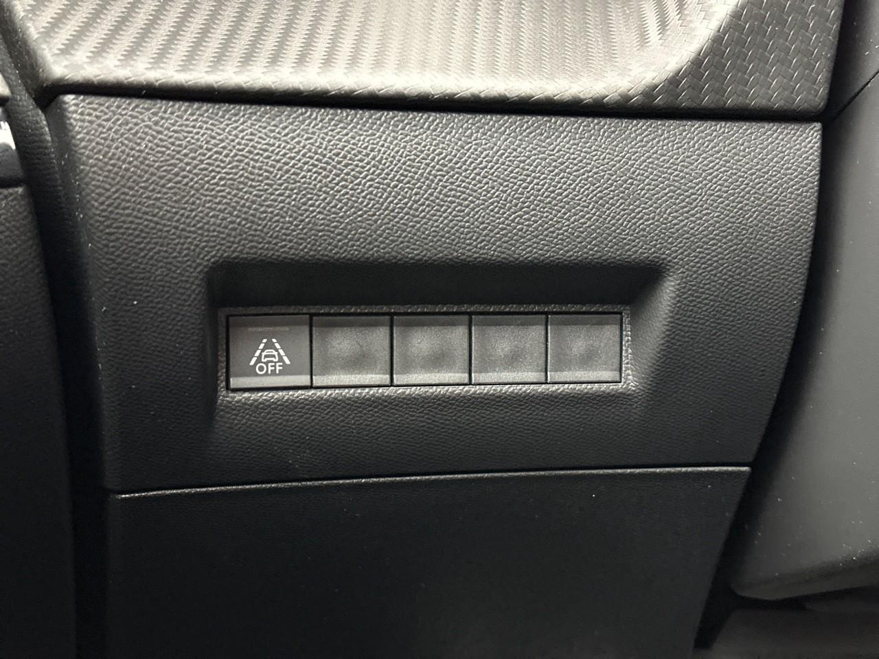 Peugeot 208 bluehdi 100 s&s bvm6 gt — photo 17