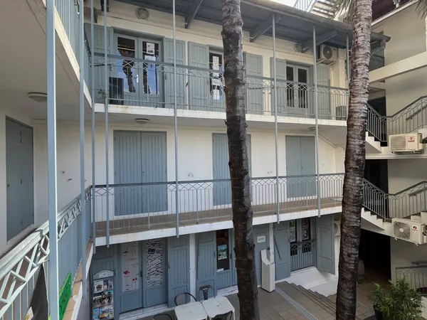 Bureaux en RDC de 42 m2 centre ville Saint Denis