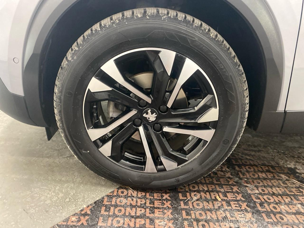 Peugeot 2008 puretech 130 s&s eat8 gt — photo 16