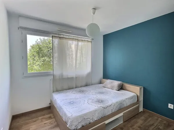 CHAMBRE DANS UNE MAISON