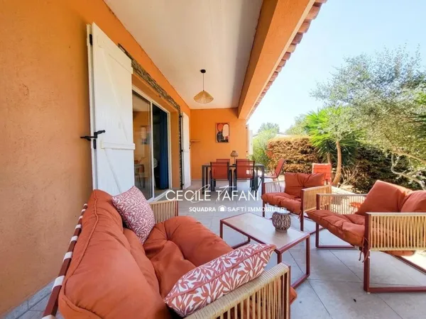 Villa de plain-pied avec terrain de 800 m², au calme et proche des plages