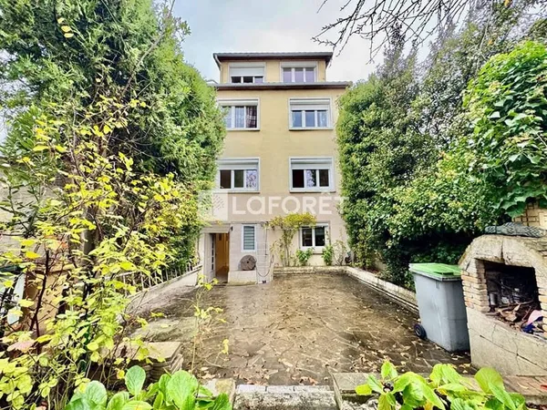 Immeuble de rapport 240 m²