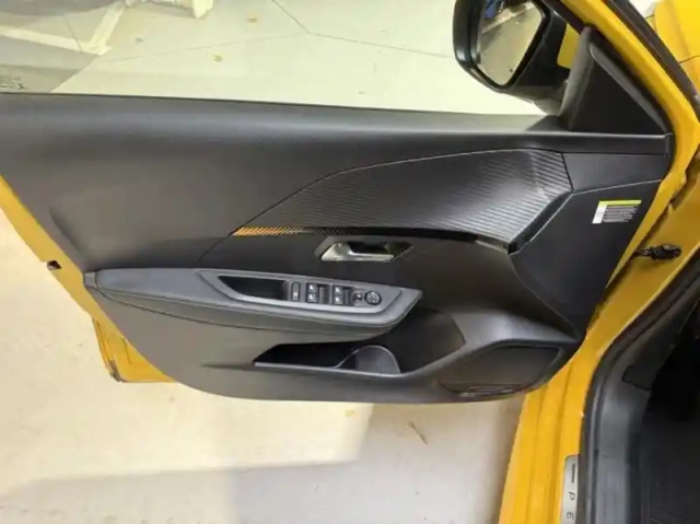 Peugeot 208 1.2 puretech 100ch s&amp;s roadtrip eat8 — photo 10