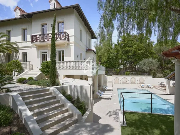 Villa 650 m²