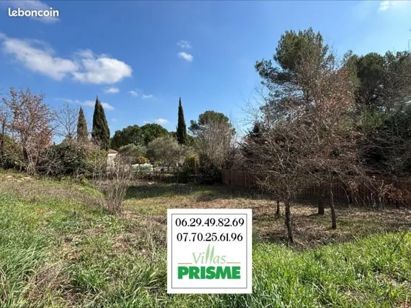 Terrain 560 m² Greasque