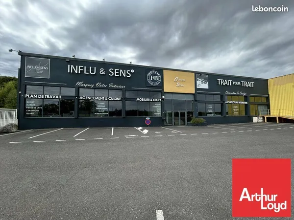 Local commercial 750 m² MIGNE AUXANCES