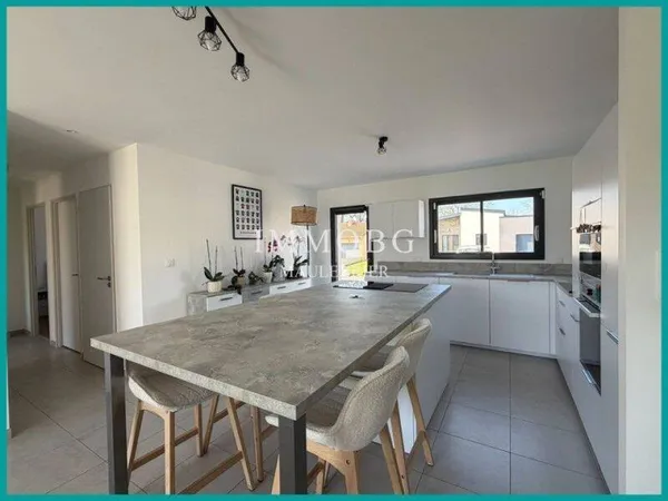 Maison de plain-pied 5 pièces 82 m²
