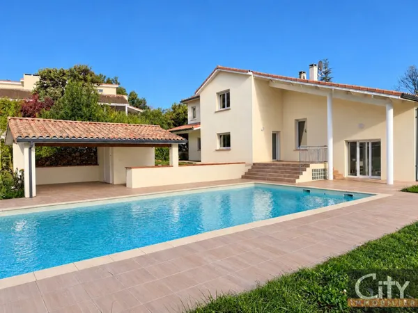Maison 6 pièces 230 m²