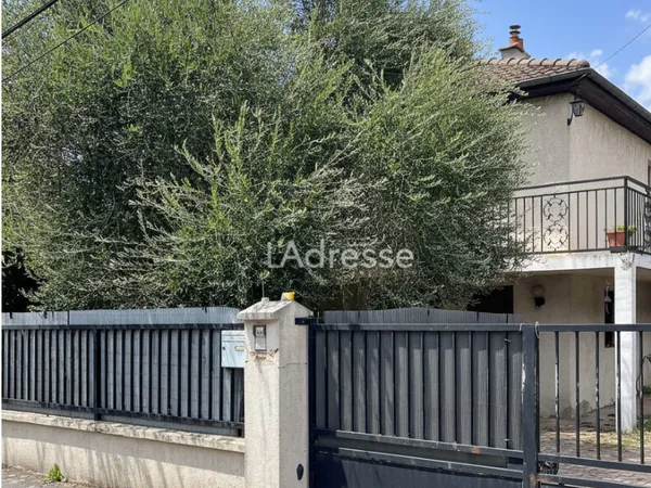 CHELLES ? UNE MAISON FAMILIALE AUX BEAUX VOLUMES ET AUX MULTIPLES POSSIBILITÉS !