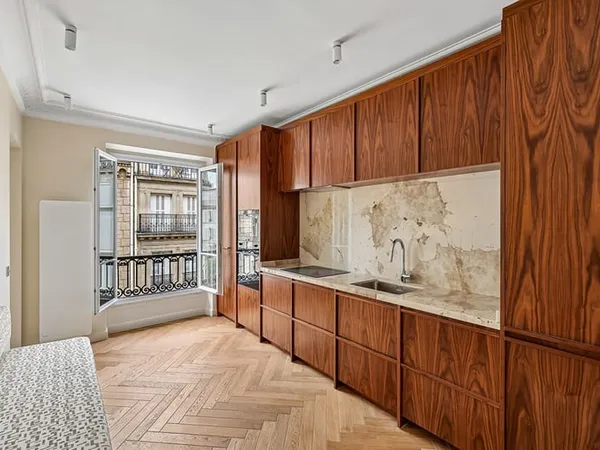 PARIS IX - RUE MILTON / RUE DES MARTYRS - 95 m2 - 3 chambres