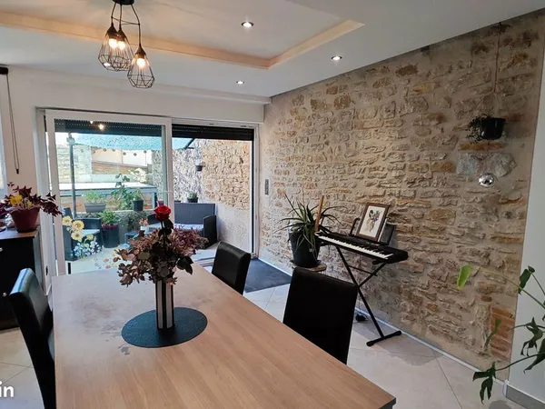 Maison 100m² habitable + 90m² à créer + dépendance