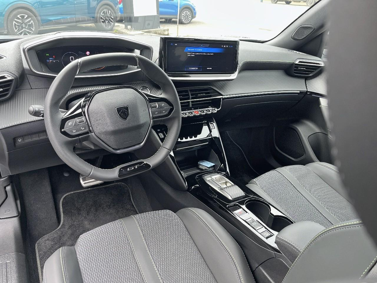 Peugeot 2008 hybrid 145 ch e-dcs6 gt — photo 8