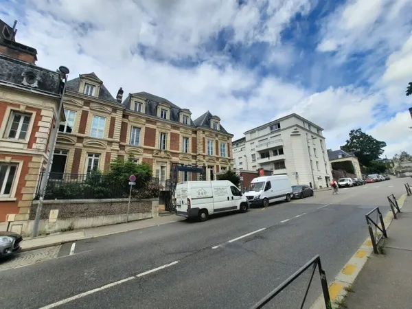 Local professionnel 1 pièce 88 m²
