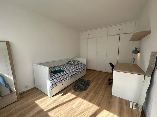 Secteur Citadelle, chambre meublée dans colocation rénovée