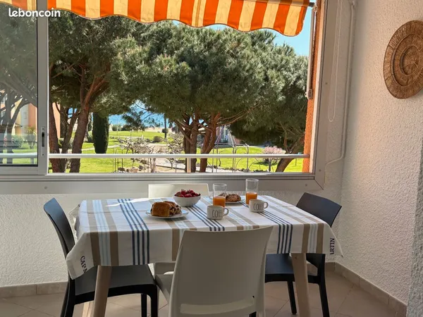 Particulier loue à la Londe-les-Maures, agréable appartement 2 pièces cabine 38m2 les pieds dans l'e