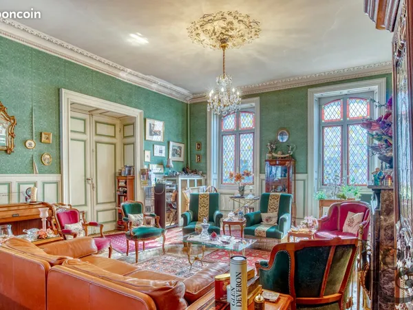 Maison 8 pièces 349 m²