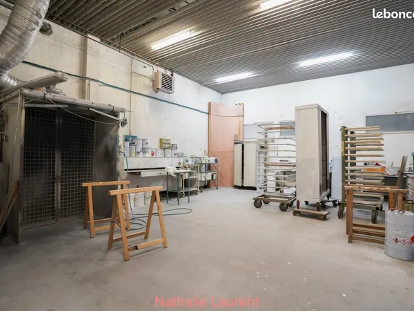 Local, entrepôt, activité de stockage, de production ou exploitation